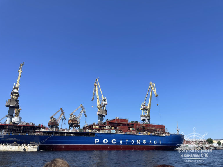 достопримечательности на экскурсии на катере