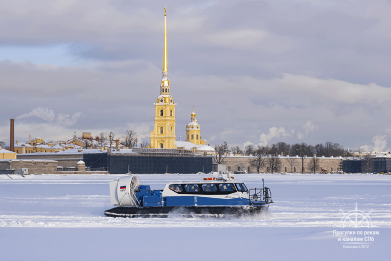 прогулка на поздушкной подушке по Неве